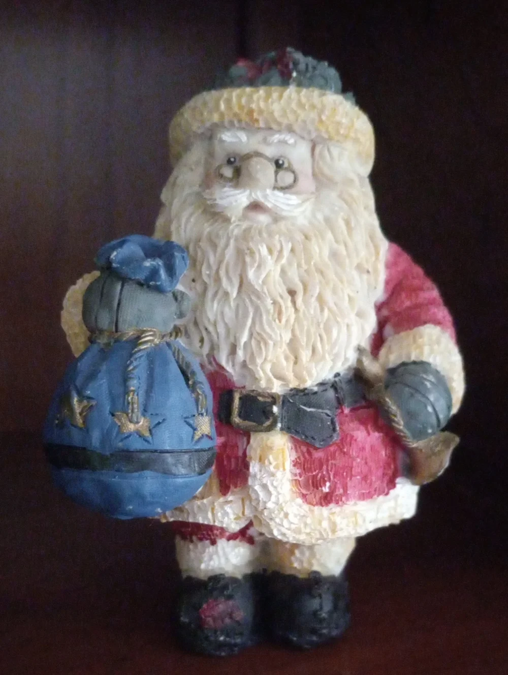 Rustic Old World Santa Claus Wood Look Carved Resin Christmas Figurine